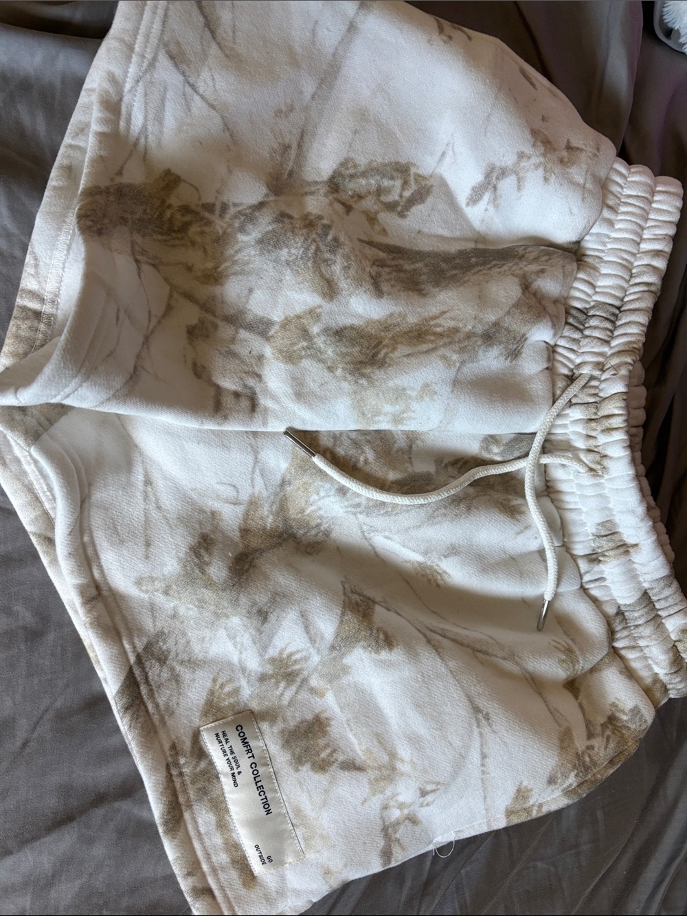 Comfort Collection Women's Marble Print Cream Shorts